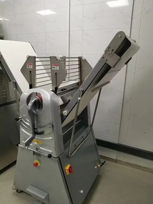 rodillo resistente revisable de la pasta de Yasur 0.75kw de la máquina de Sheeter de la pasta de la panadería de 500m m